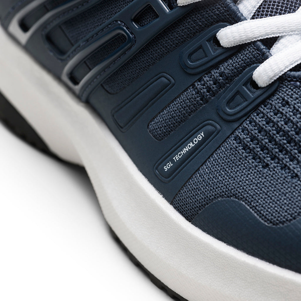Nærbilde av skoen Advance Lite fra GaitLine i fargen Midnight Navy